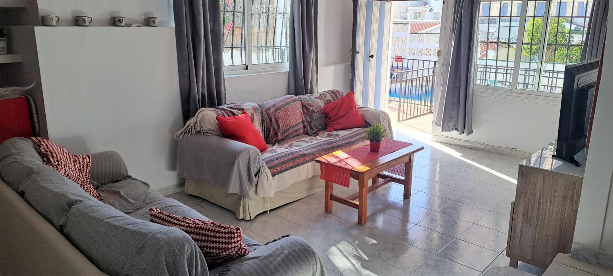 2 Bed - Sleeps 5 - Private Pool & Garden